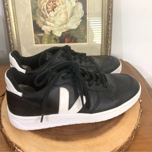 VEJA size 9 V-10 Black Leather White SolesFLAW**